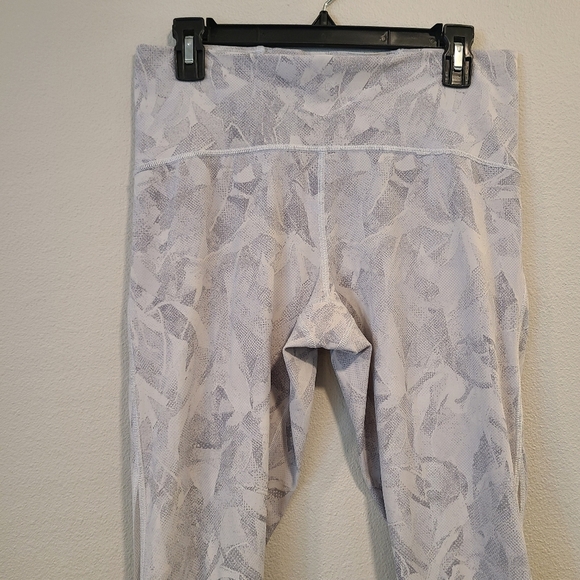 Lululemon Train Times 7/8 pant 25" Jasmine White Multi Leggings - Picture 4 of 9